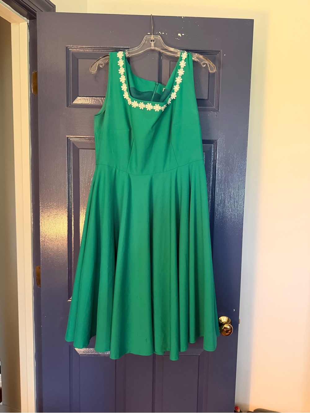 Daisy Dally Retro Clothing Green Sleeveless Midi Dress with Floral Neckline XL